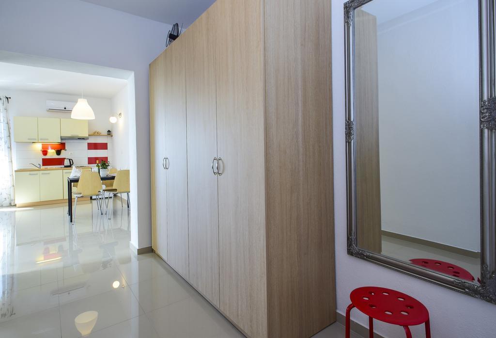 Amadrian Apartments 希贝尼克 外观 照片