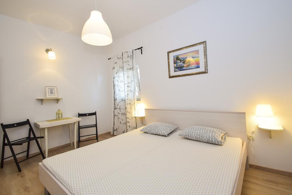 Amadrian Apartments 希贝尼克 外观 照片