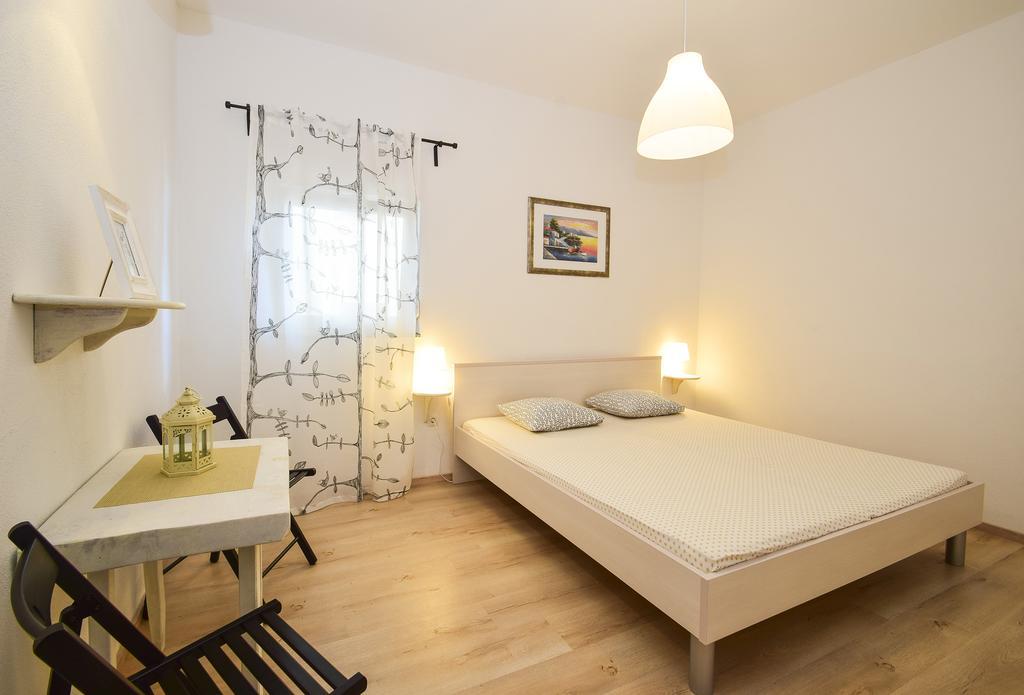Amadrian Apartments 希贝尼克 外观 照片