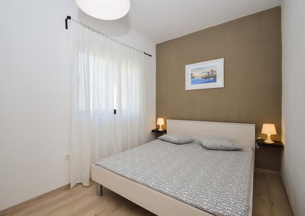 Amadrian Apartments 希贝尼克 外观 照片