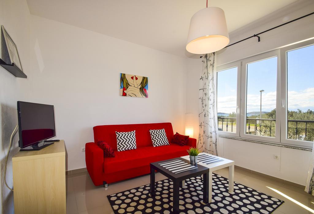 Amadrian Apartments 希贝尼克 外观 照片