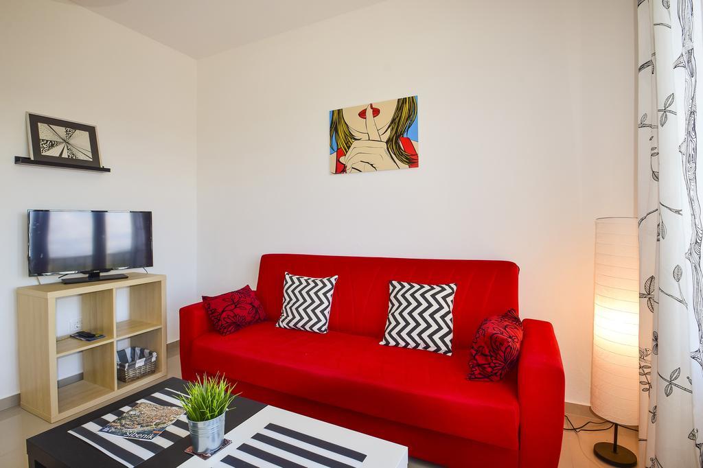 Amadrian Apartments 希贝尼克 外观 照片