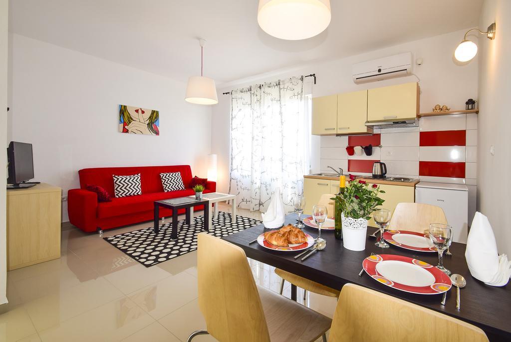 Amadrian Apartments 希贝尼克 外观 照片