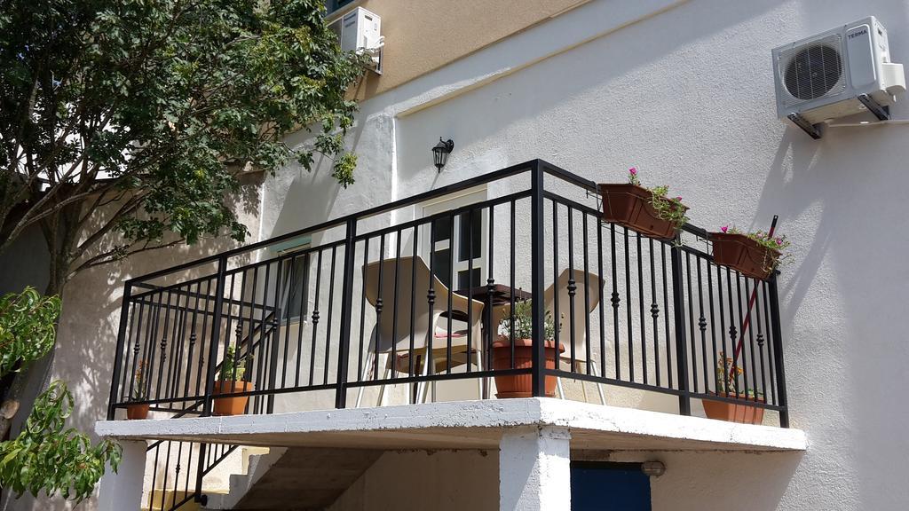Amadrian Apartments 希贝尼克 外观 照片