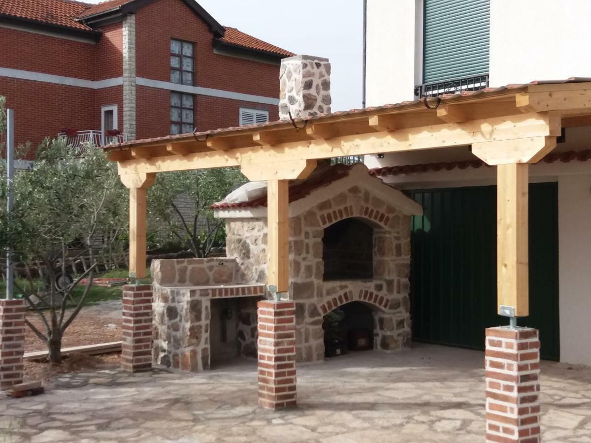 Amadrian Apartments 希贝尼克 外观 照片