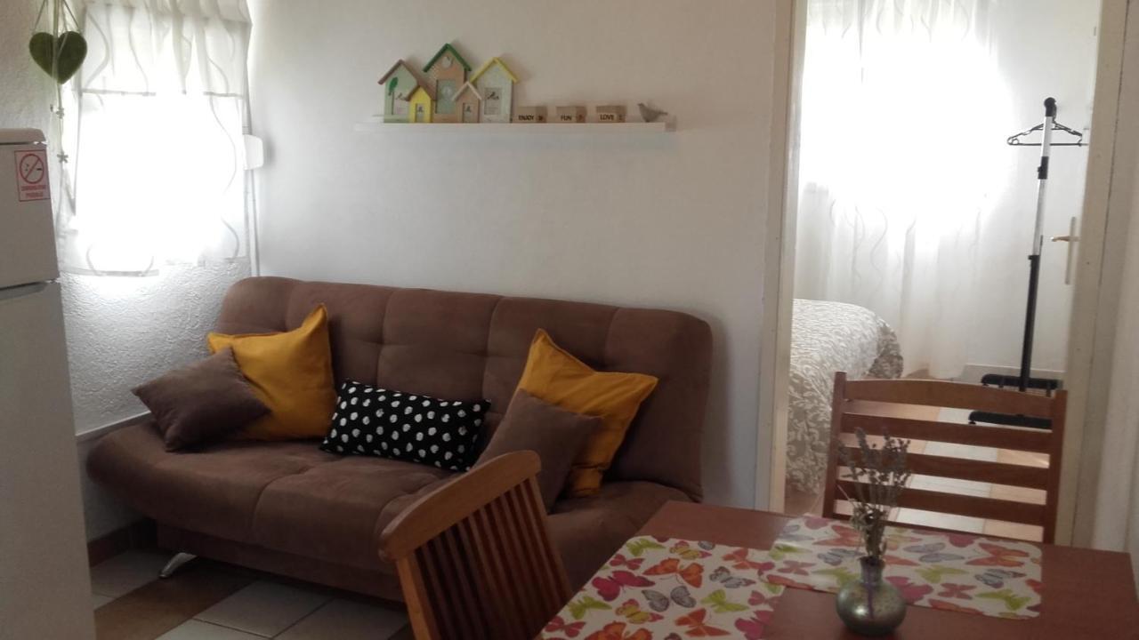 Amadrian Apartments 希贝尼克 外观 照片